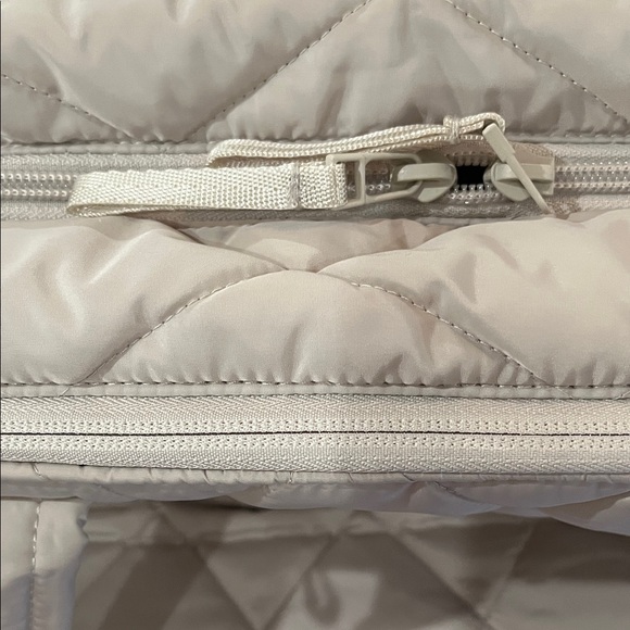 Vera Bradley Pumice Stone Outlet Ultralight Weekender Travel Bag/NWT - Picture 6 of 13